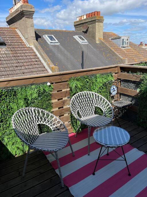 "The Parlour" Seafront Apartment Eastbourne Bagian luar foto