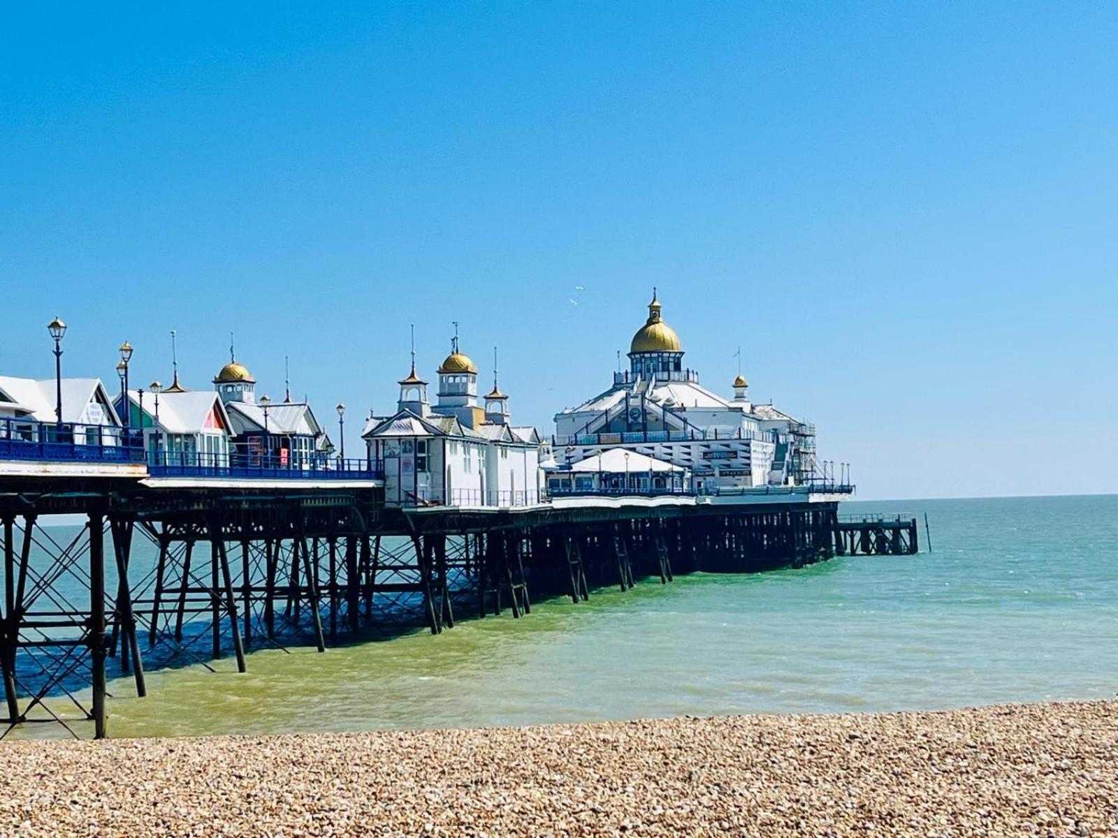 "The Parlour" Seafront Apartment Eastbourne Bagian luar foto